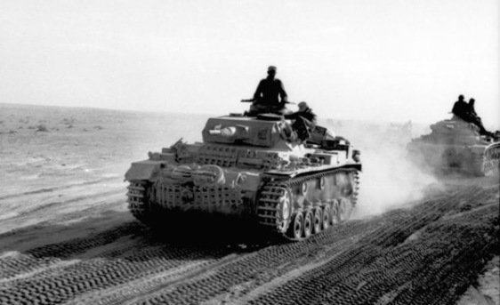 Bundesarchiv Bild 101I 783 0109 11 Nordafrika Panzer III in Fahrt